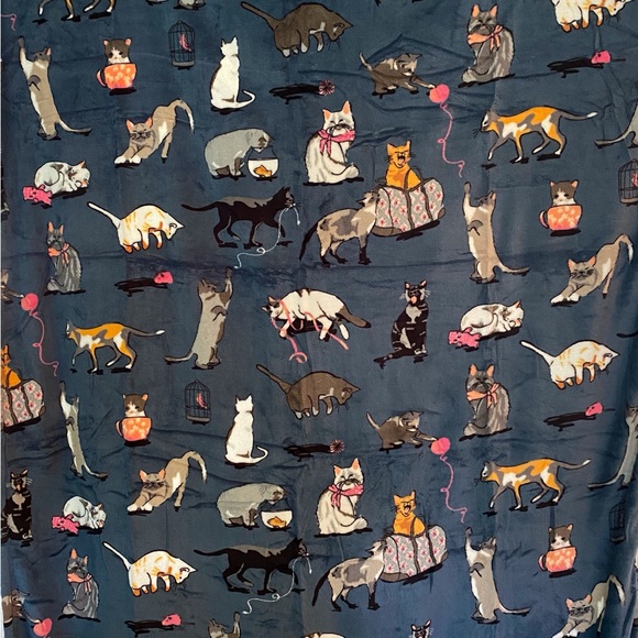 Vera Bradley ~CAT'S MEOW~ Plush Fleece Throw Blanket Blue Background NWT 80x50 - Picture 9 of 12